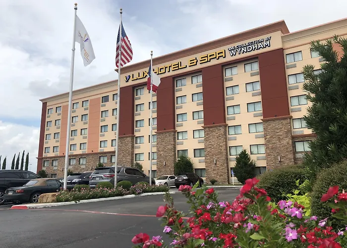 Spa Hotel: Lux Hotel & Spa, Trademark Collection By Wyndham